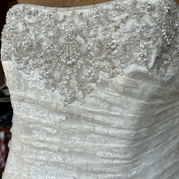 David’s Bridal wedding g dress size 14
